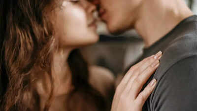 あなたはあなたのパートナーにキスをして、うつ病と不安を「捕まえる」ことができます。新しい研究は、衝撃的な「プログラム」 – タイムズオブインドを明らかにしています
