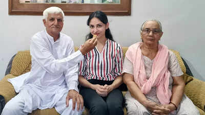 Harshita Kadian from Rohtak secures All India Rank 3 in CDS exam 2025 – Times of India