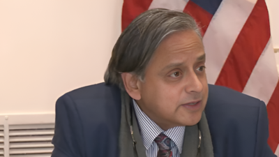  Shashi Tharoor recalls Pathankot betrayal after PM Modi's visit to Lahore