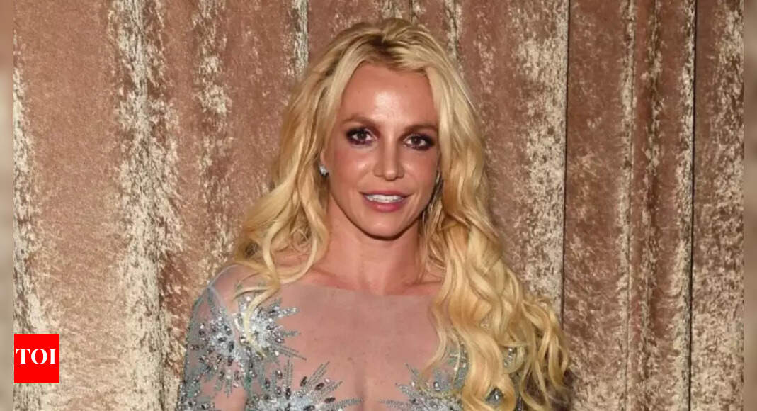 Britney Spears Apologizes for Smoking on Flight