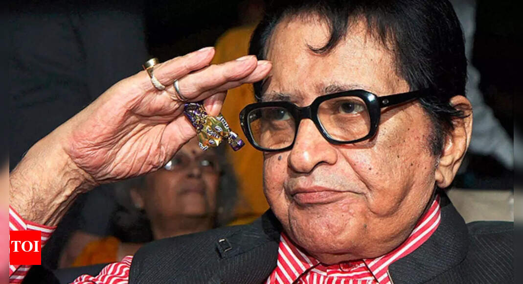 How Manoj Kumar Saved 'Lag Ja Gale' from being Rejected