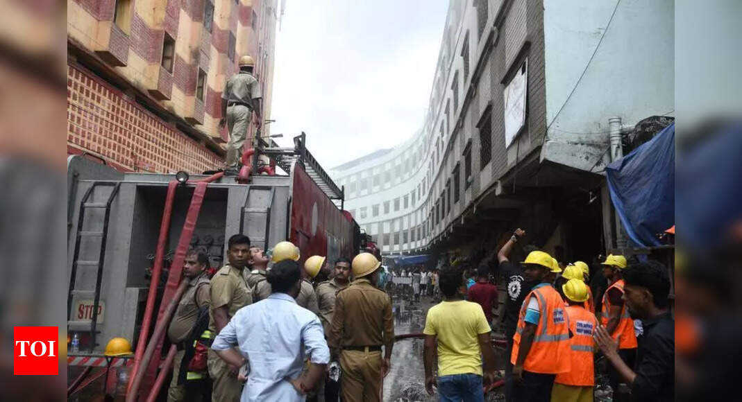 Kolkata Fire: Warehouse Blaze Injures 17 in Mangla Haat