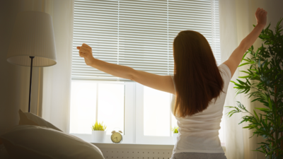 5 best morning hacks that don't require us to wake up early