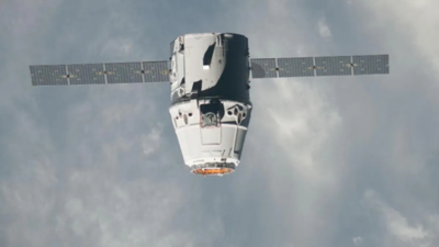 SpaceX Dragon returns to Earth, triggers sonic boom in Southern California