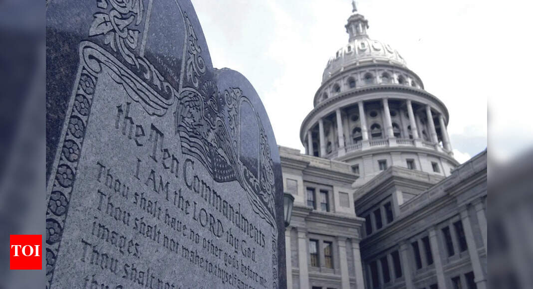 Texas Mandates Ten Commandments Display in Public Schools