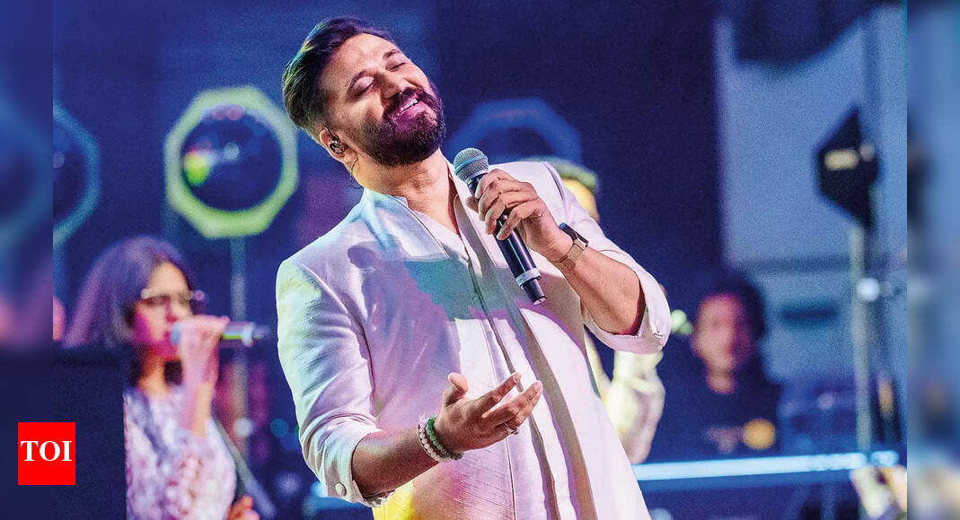 Amit Trivedi Performs at Mumbai Concert for Cancer Cause