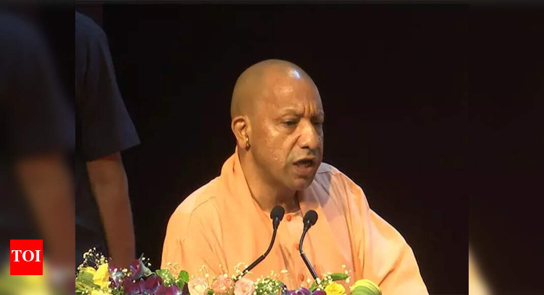 UP CM Yogi Adityanath backs 'virtual education' in schools, remembers ...