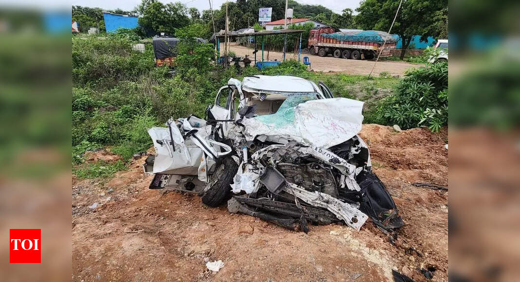 4 killed as coal-laden lorry rams into car near Rajahmundry ...