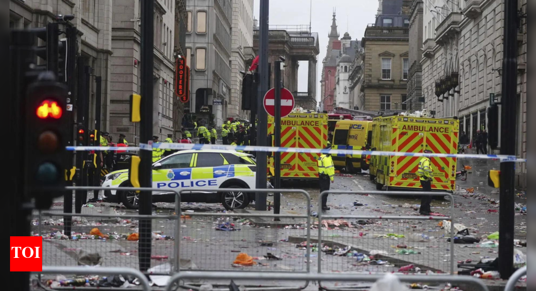 Liverpool Parade Crash: Injuries & Arrest - News Directory 3