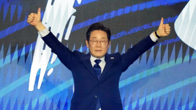 Opposition's Lee leading South Korea presidential race: poll