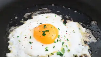 How many eggs should one consume daily?