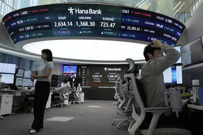 FTSE 100, Hang Seng lead gains as markets shake off trade jitters