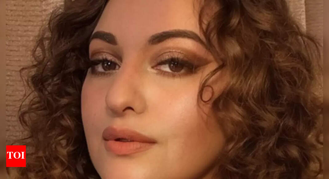Sonakshi Sinha Shares Throwback Photo with Friends