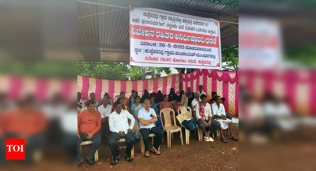 Indefinite Protests Demand Housing for Landless Families