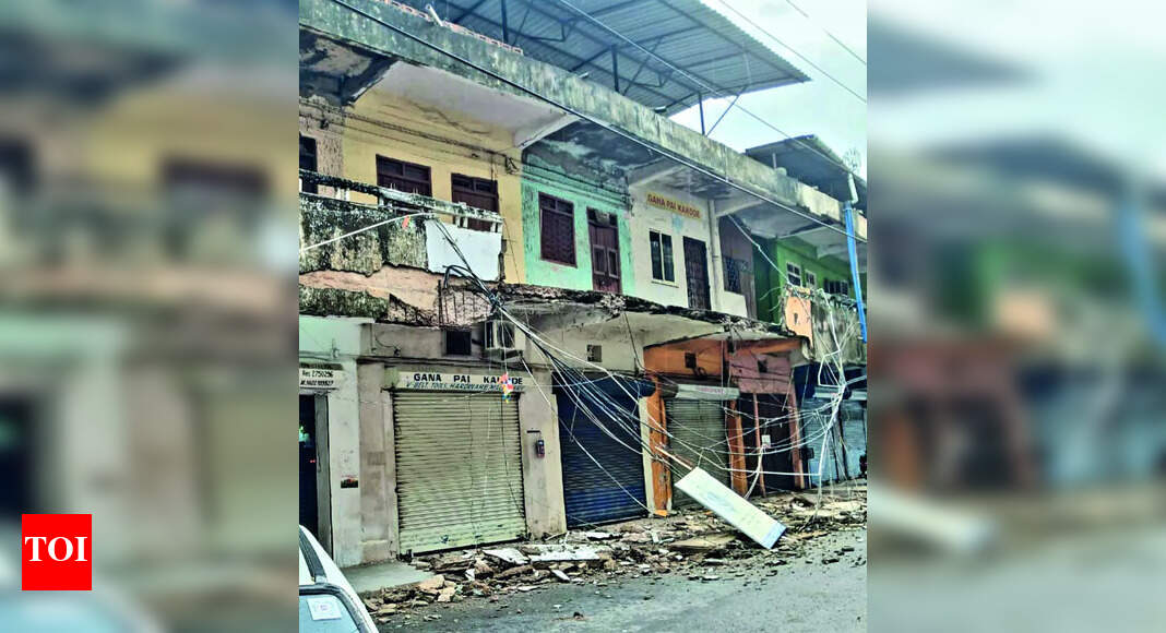 Collector orders razing of two hazardous Margao buildings