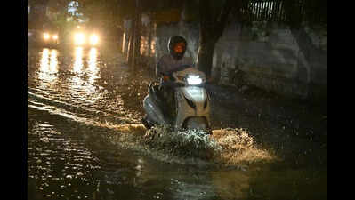 Heavy rain pounds Telangana as several dists put on orange alert