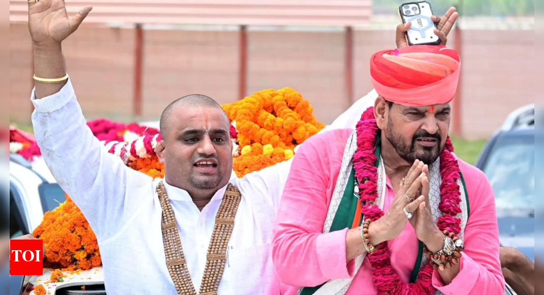 Former Wrestling Federation of India President Brij Bhushan Sharan Singh Holds 'Victory Parade' in Ayodhya Amid Supporters and SUVs