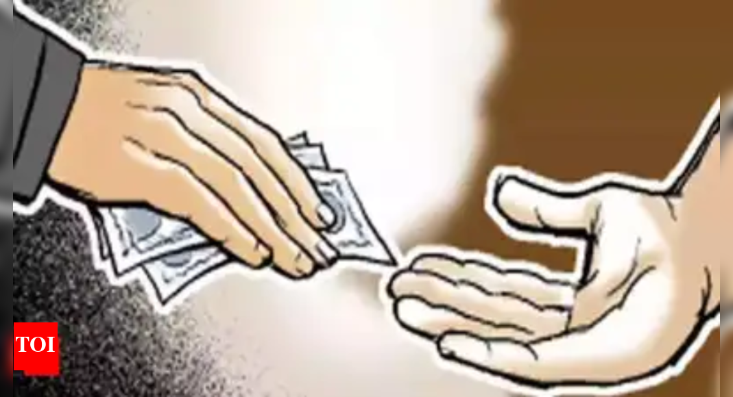 Caught taking bribe, Dehradun patwari eats up four Rs 500 notes
