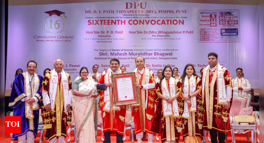 DPU Pune Holds 16th Convocation Ceremony
