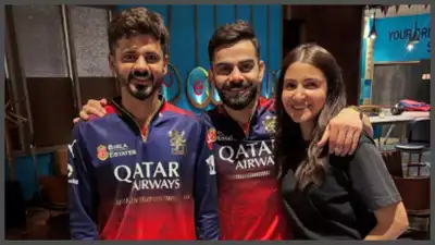 THIS unseen photo of Anushka Sharma and Virat Kohli posing with Mohit Rathee after RCB's big win is simply unmissable!
