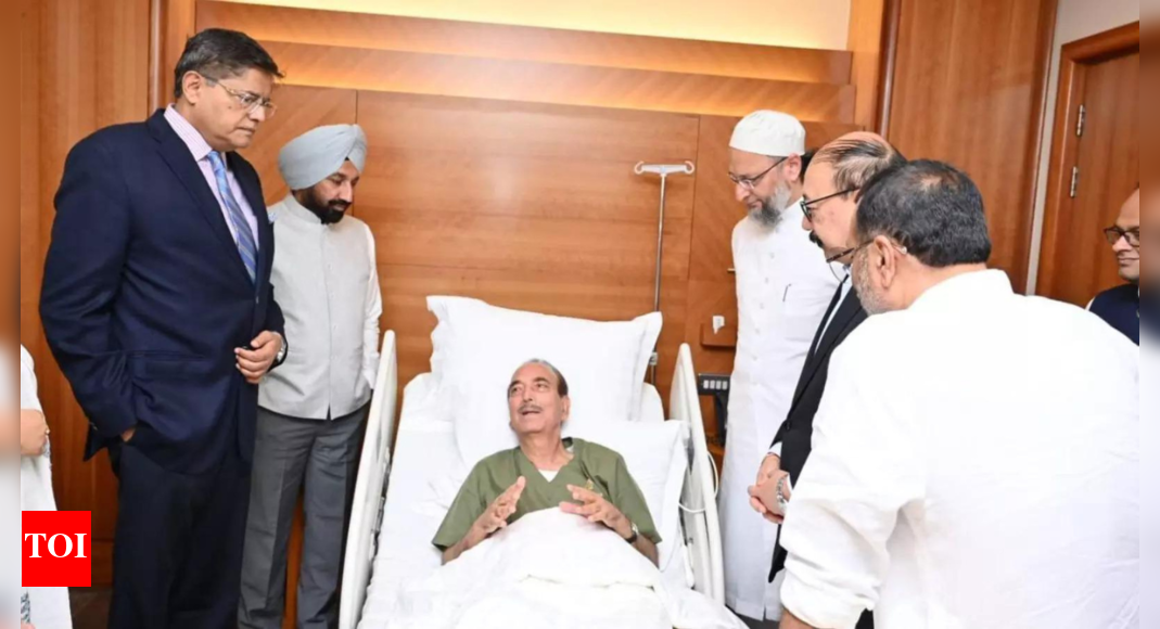 PM Modi inquires about Ghulam Nabi Azad's health after hospitalization