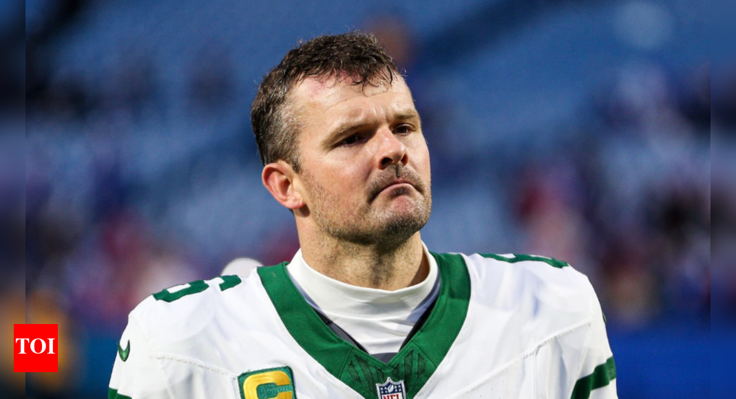 Thomas Morstead, 39-year-old punter, has been signed by the San Francisco 49ers, a fan says: “Saleh bring you there?”