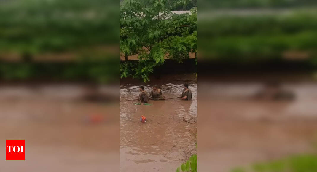 Army Rescues 16 from Flood-Hit Village in Ahilyanagar