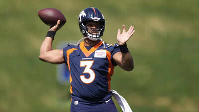 Former Tampa Bay Buccaneers QB Chris Simms is critical of the New York Giants’ QB Russell Wilson’s leadership