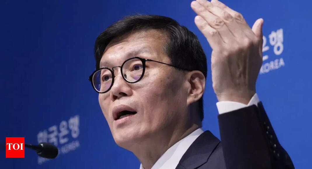 South Korea's Bank Cuts Rates, Lowers Growth Forecast