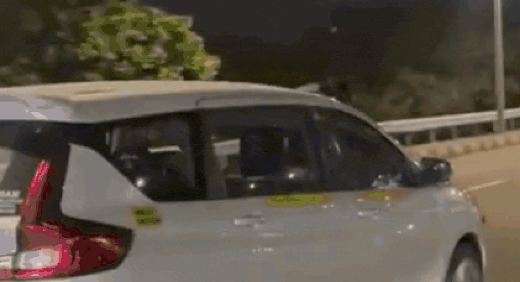 Cab fight at Mumbai airport: Driver drags rival on bonnet for kilometres