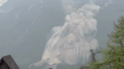  Dramatic footage shows glacier burying Swiss Village