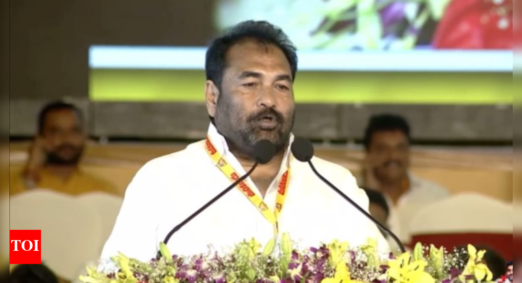 TDP Mahanadu in Kadapa: CM Praises Organizers Amid Emotional Scenes