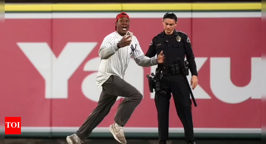 Yankees fan’s wild field run ends in hard-hitting tackle during close game vs Angels