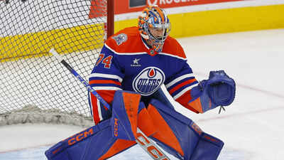  Stuart Skinner wins fans over with emotional post-game moment after Oilers’ Game 4 victory