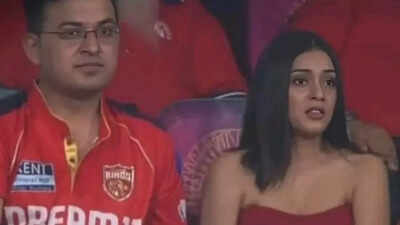  'Ye Shubhankar Mishra ke saath kya kar rahi hai'