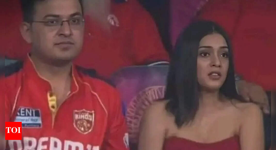Yuzvendra Chahal's rumoured girlfriend RJ Mahvash’s emotional reaction to PBKS loss in IPL 2025 Qualifier goes viral, netizens ask: 'Ye Shubhankar Mishra ke saath kya kar rahi hai'