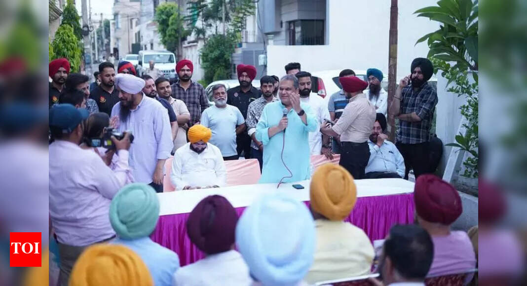 AAP Leaders Rally for Candidate Sanjeev Arora's Nomination