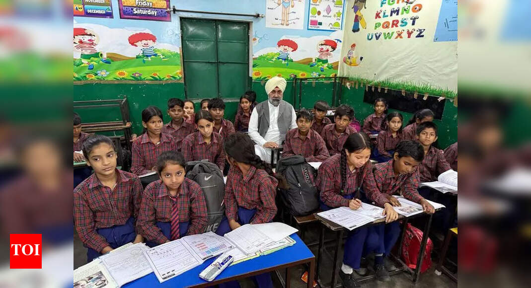 Mohali School Overcrowding Sparks Criticism of Punjab Education Claims