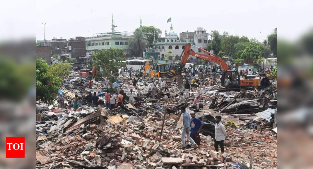 AMC Demolishes 450 Houses Near Malek Saban Lake