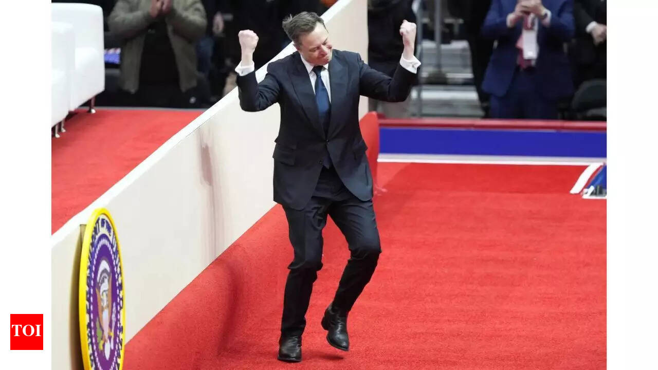 Elon Musk carries daily medication box with about 20 pills