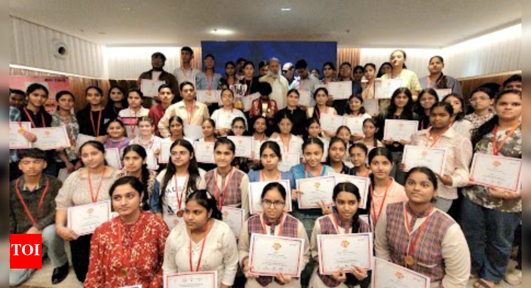 Anil Vij Urges Youth to Limit Screen Time, Announces Rs 12.5 Lakh Grant for Meritorious Students | India News