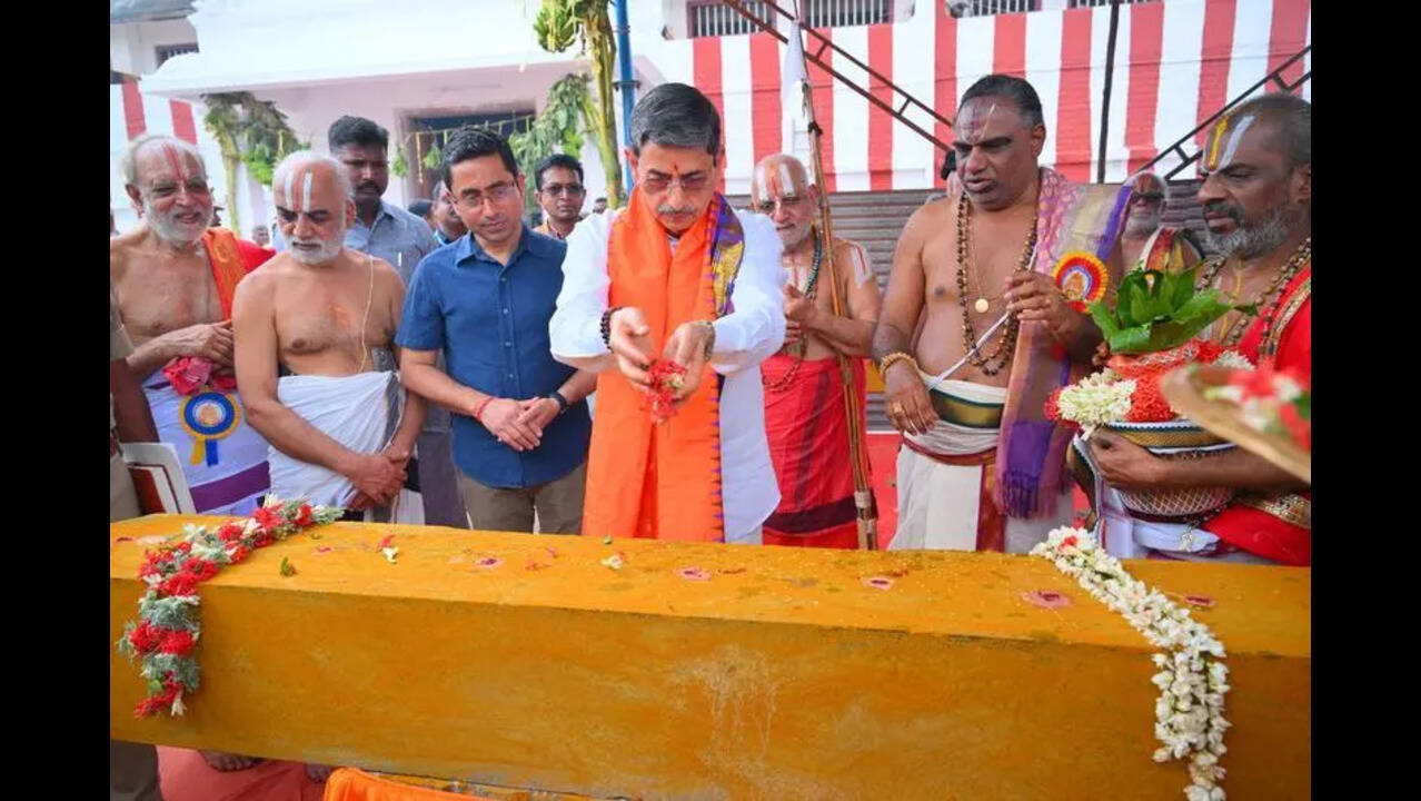 Thirukkural can’t be despiritualized by politics: Guv