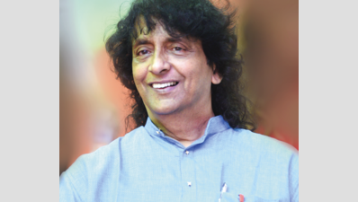 Gomant Vibhushan conferred on Ajit Kadkade