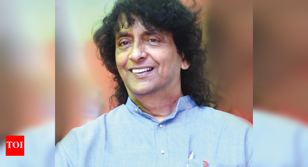 Gomant Vibhushan conferred on Ajit Kadkade