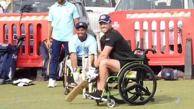  AB De Villiers plays wheelchair cricket in Mumbai at Islam Gymkhana