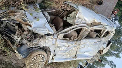 6 dead, 5 injured as car carrying wedding guests overturns in Uttar Pradesh's Hardoi