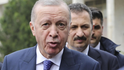 Istanbul mayor's staff targeted by dozens of arrest warrants