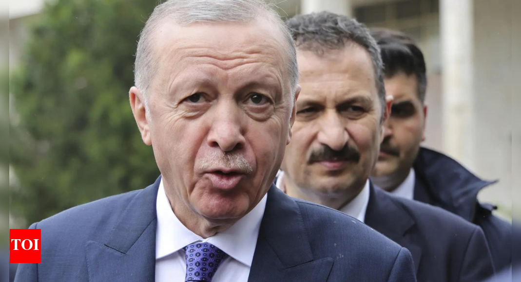 Turkey Detains Officials in Istanbul Corruption Probe