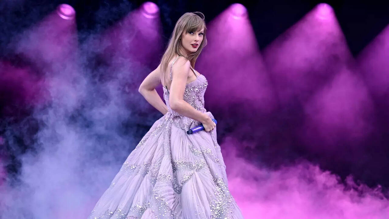 Swiftie independence day”: New video of Taylor Swift singing
