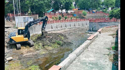 City’s flood defences full of holes, residents brace for repeat flooding